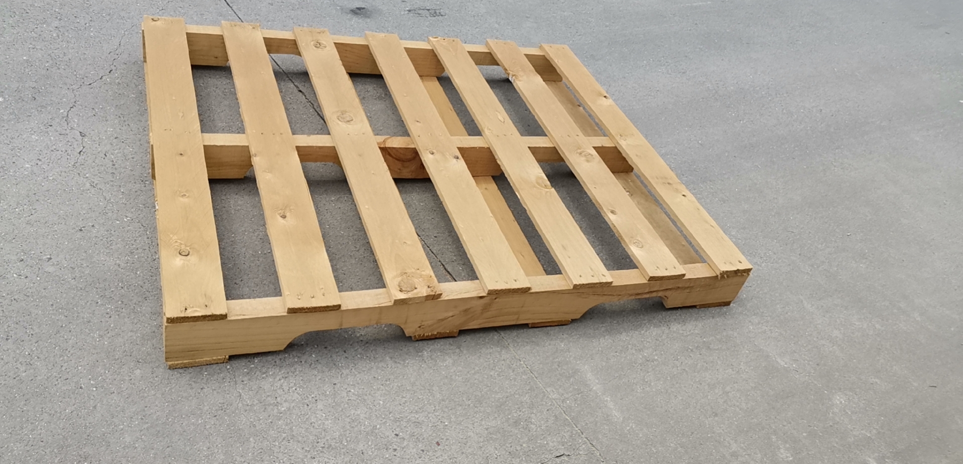 梧州根据材质选择木托盘